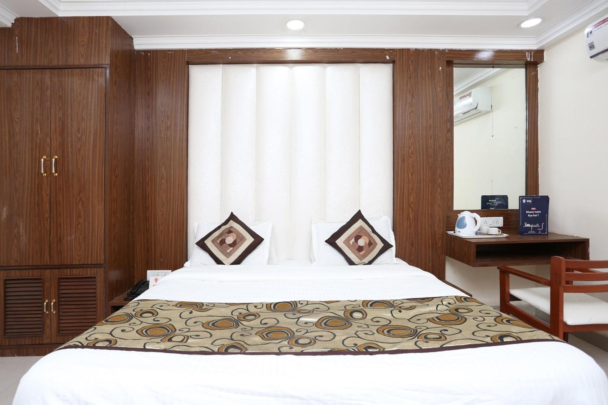 Oyo Flagship Hotel F Five New Delhi Ngoại thất bức ảnh