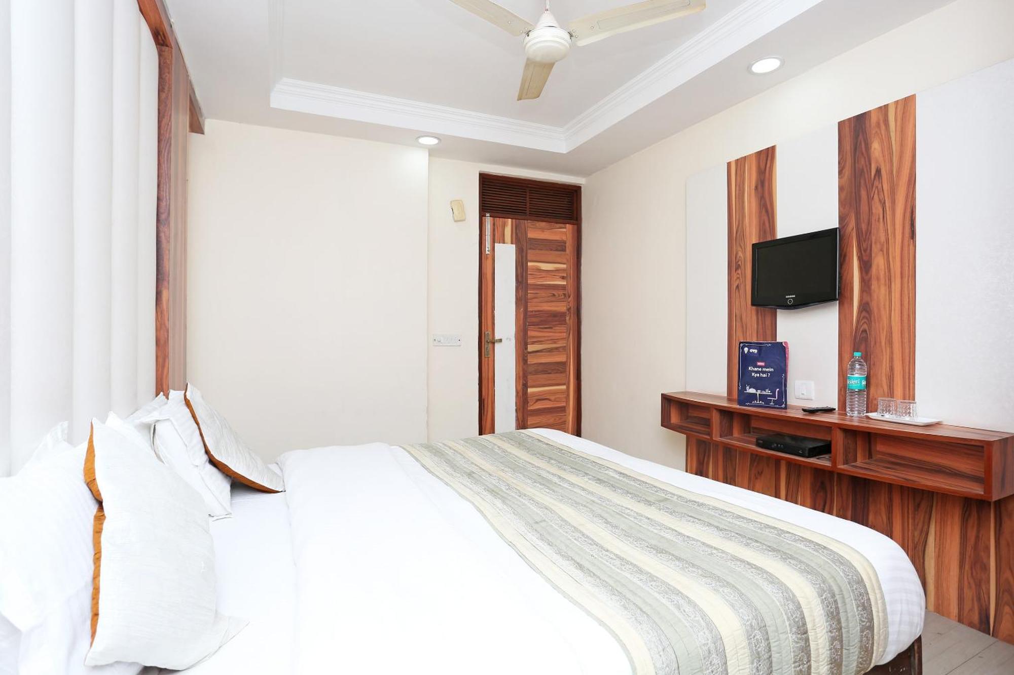 Oyo Flagship Hotel F Five New Delhi Ngoại thất bức ảnh