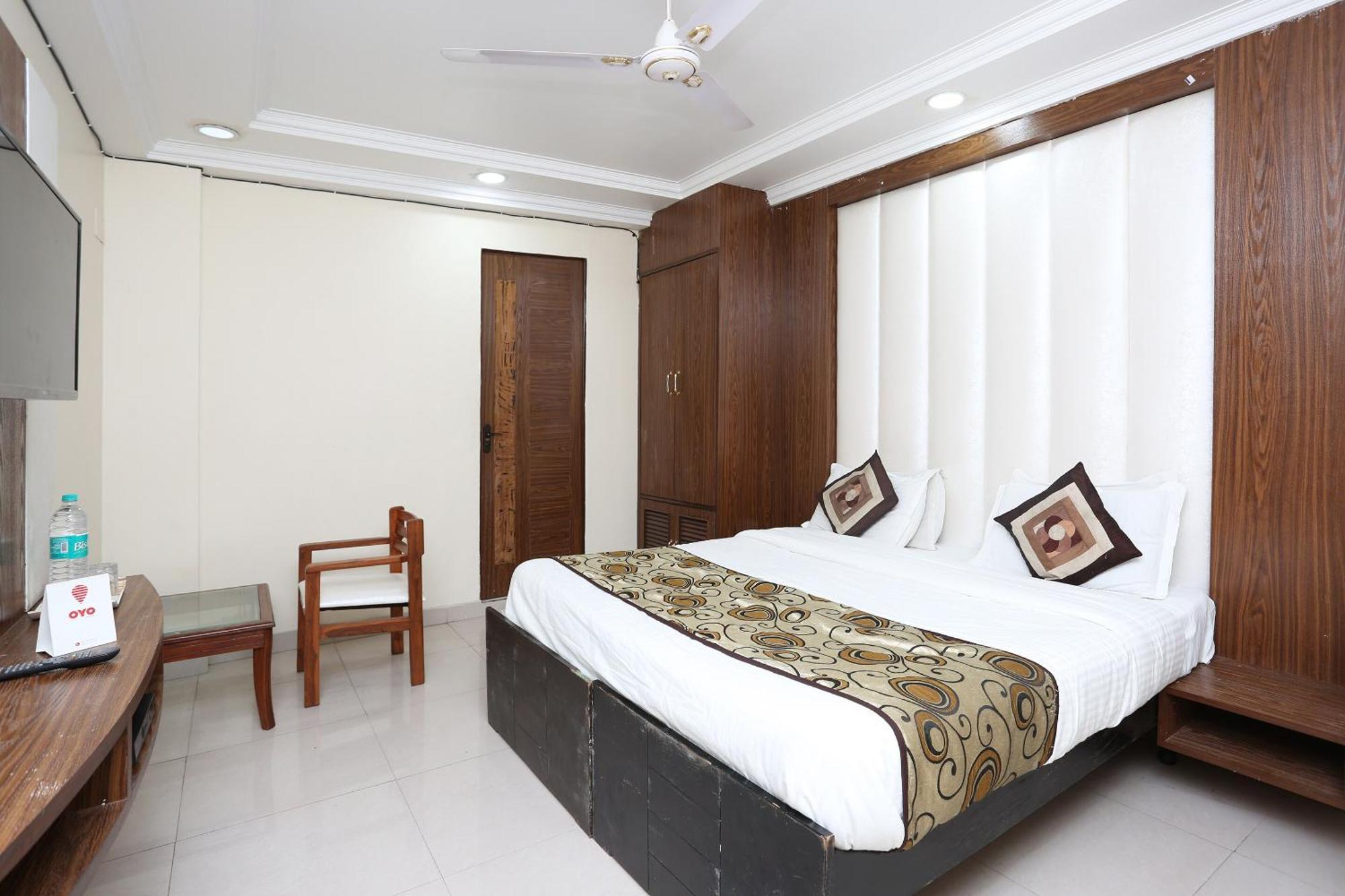 Oyo Flagship Hotel F Five New Delhi Ngoại thất bức ảnh