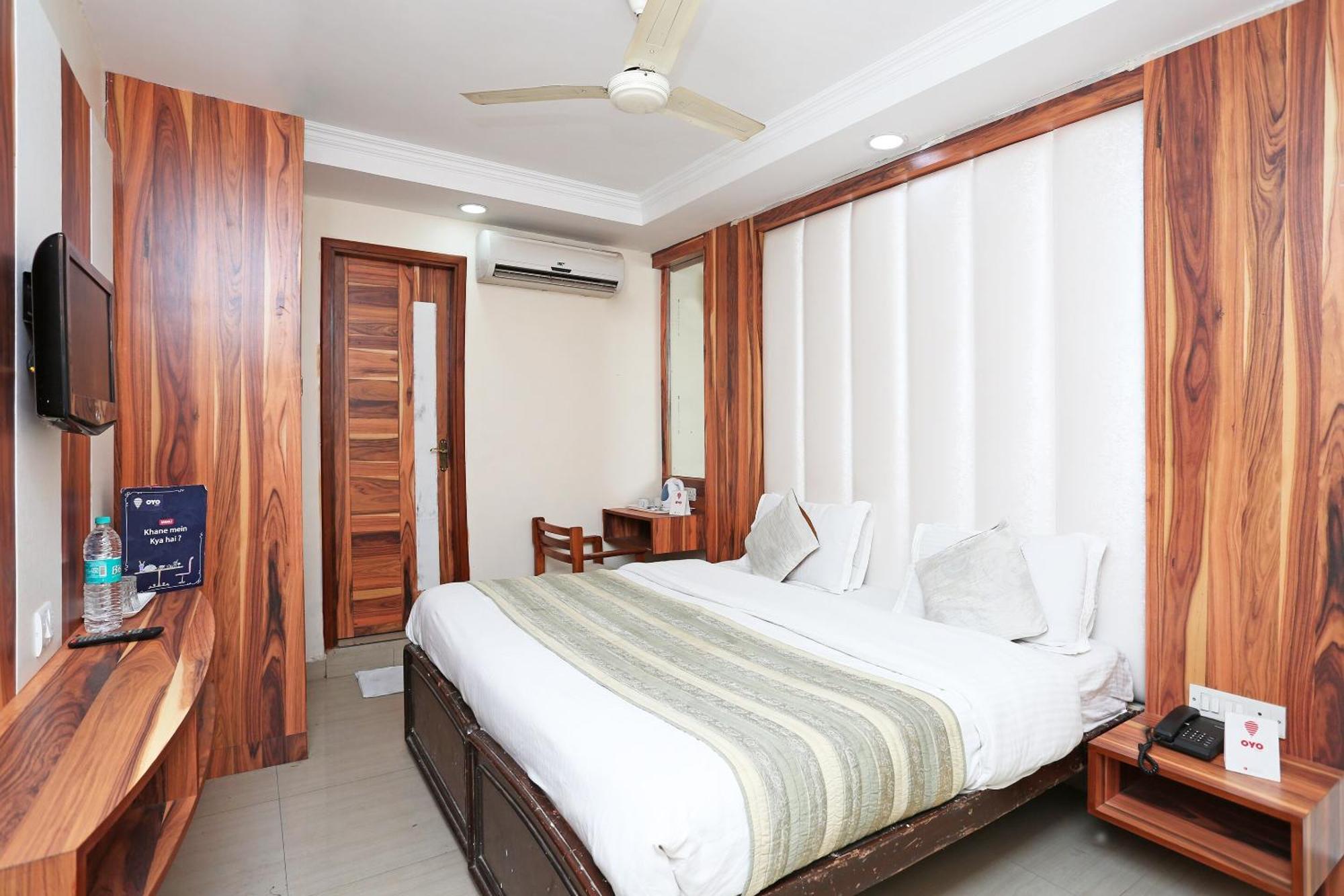 Oyo Flagship Hotel F Five New Delhi Ngoại thất bức ảnh
