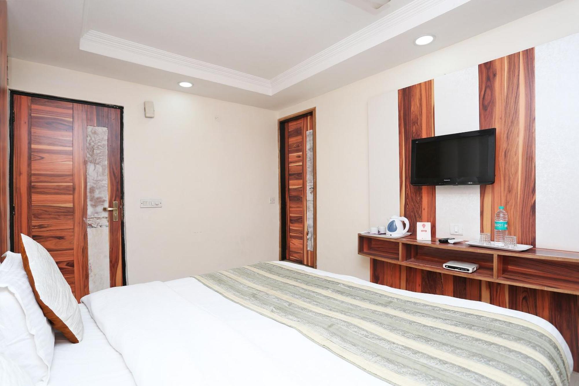 Oyo Flagship Hotel F Five New Delhi Ngoại thất bức ảnh