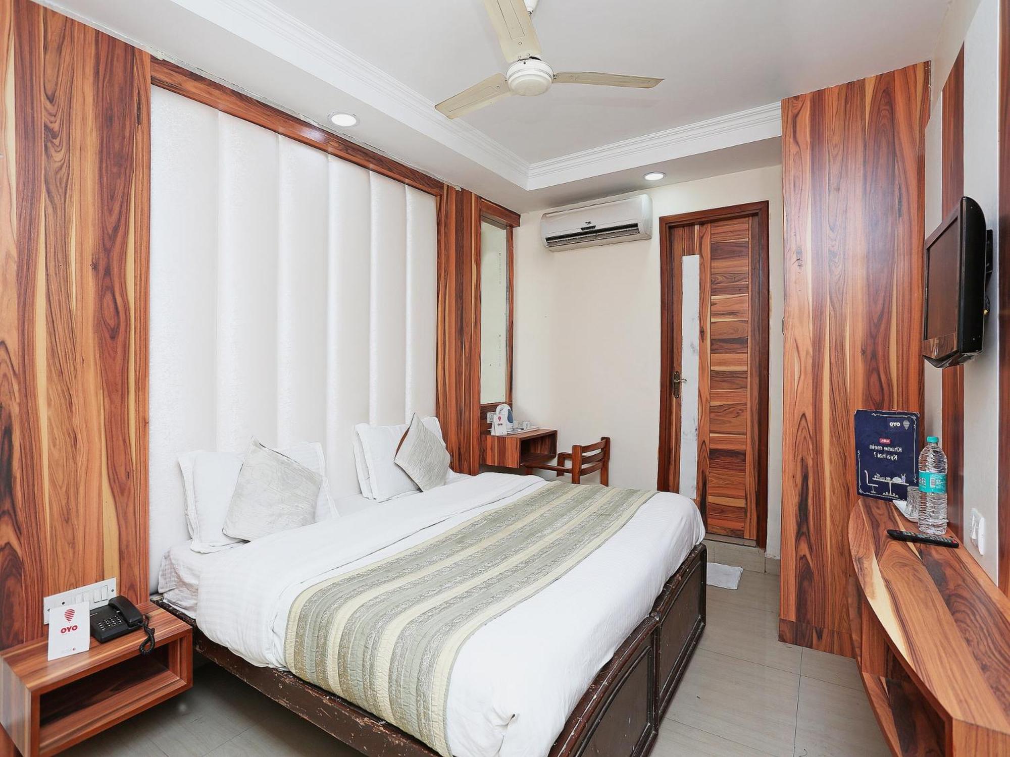 Oyo Flagship Hotel F Five New Delhi Ngoại thất bức ảnh