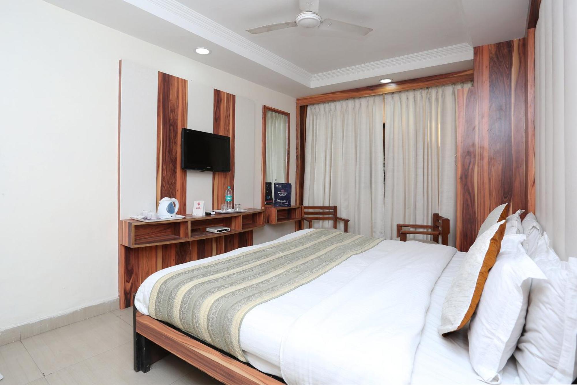 Oyo Flagship Hotel F Five New Delhi Ngoại thất bức ảnh