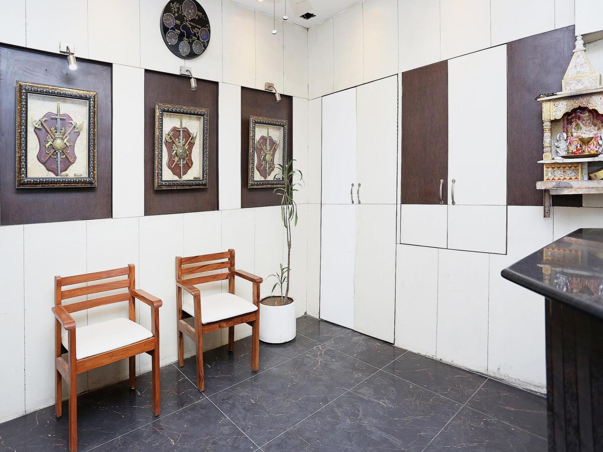 Oyo Flagship Hotel F Five New Delhi Ngoại thất bức ảnh