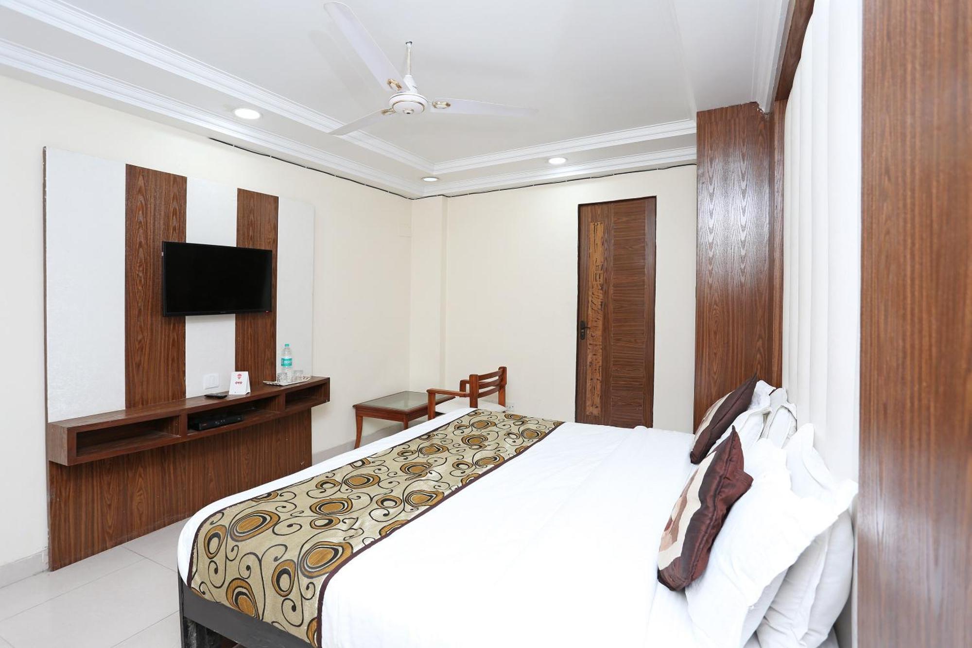 Oyo Flagship Hotel F Five New Delhi Ngoại thất bức ảnh