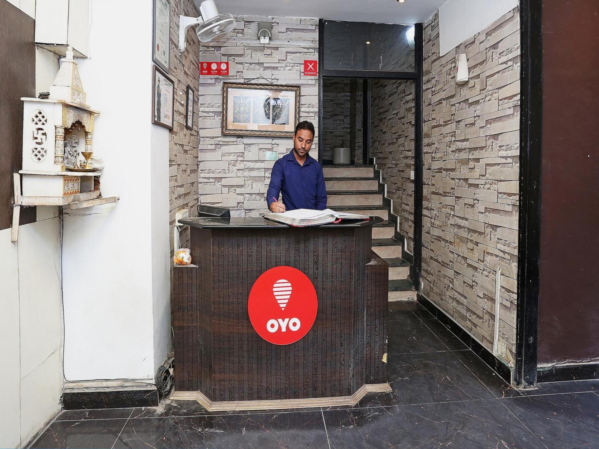 Oyo Flagship Hotel F Five New Delhi Ngoại thất bức ảnh