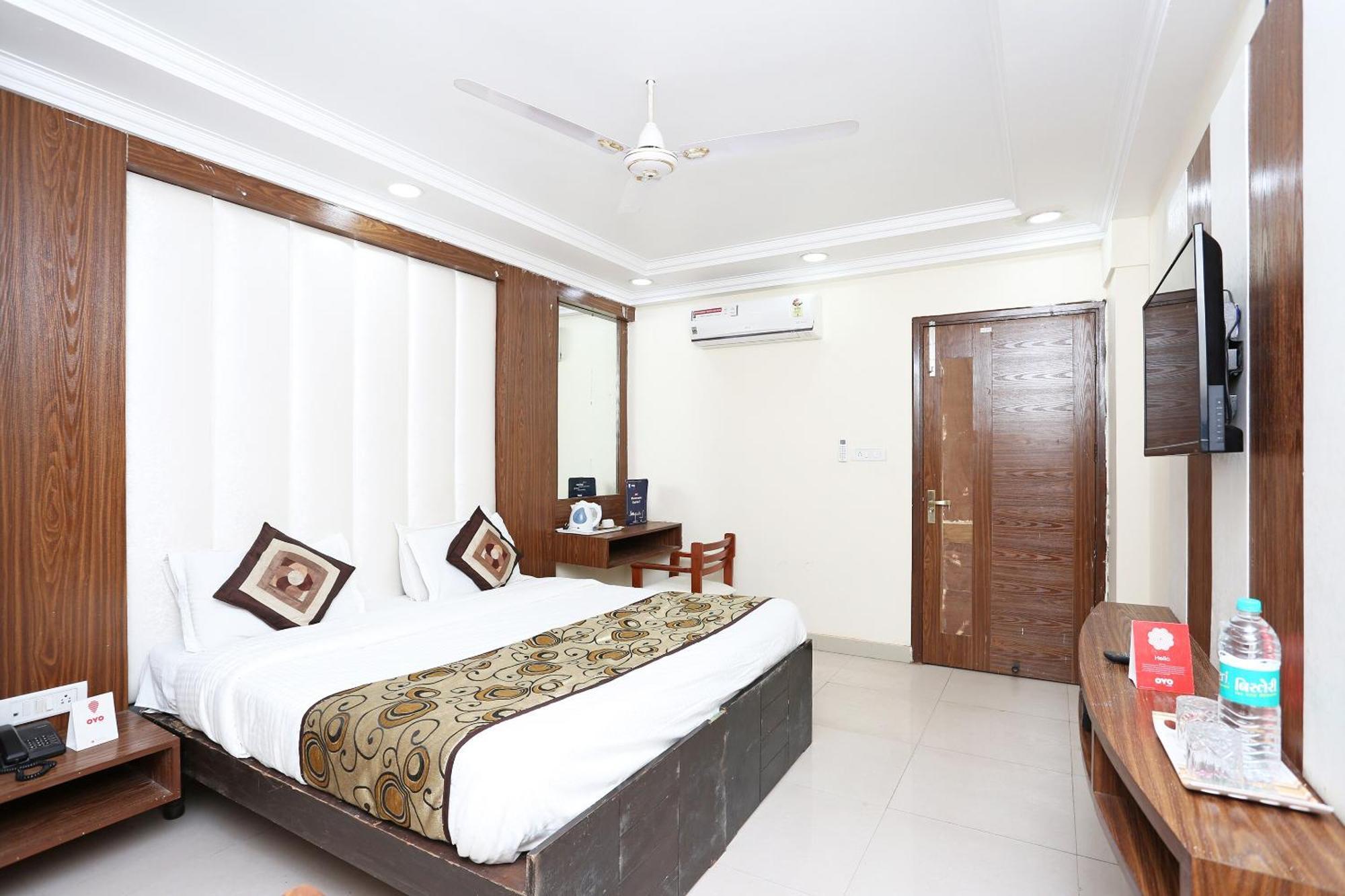 Oyo Flagship Hotel F Five New Delhi Ngoại thất bức ảnh