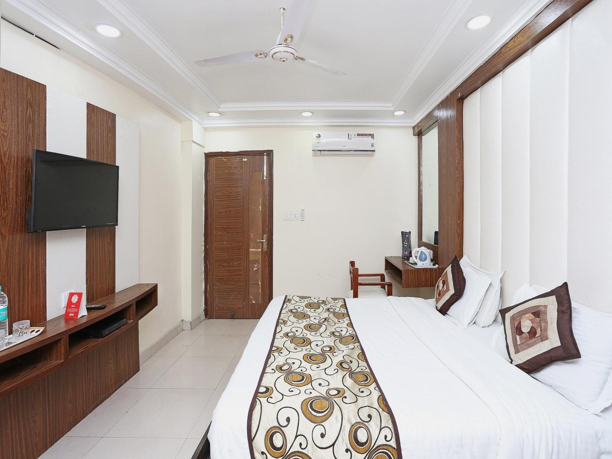 Oyo Flagship Hotel F Five New Delhi Ngoại thất bức ảnh