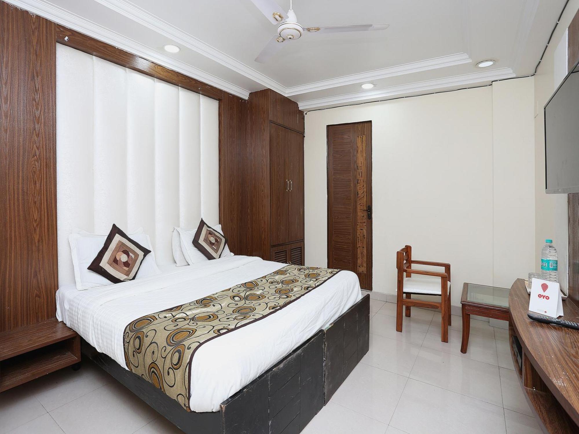 Oyo Flagship Hotel F Five New Delhi Ngoại thất bức ảnh