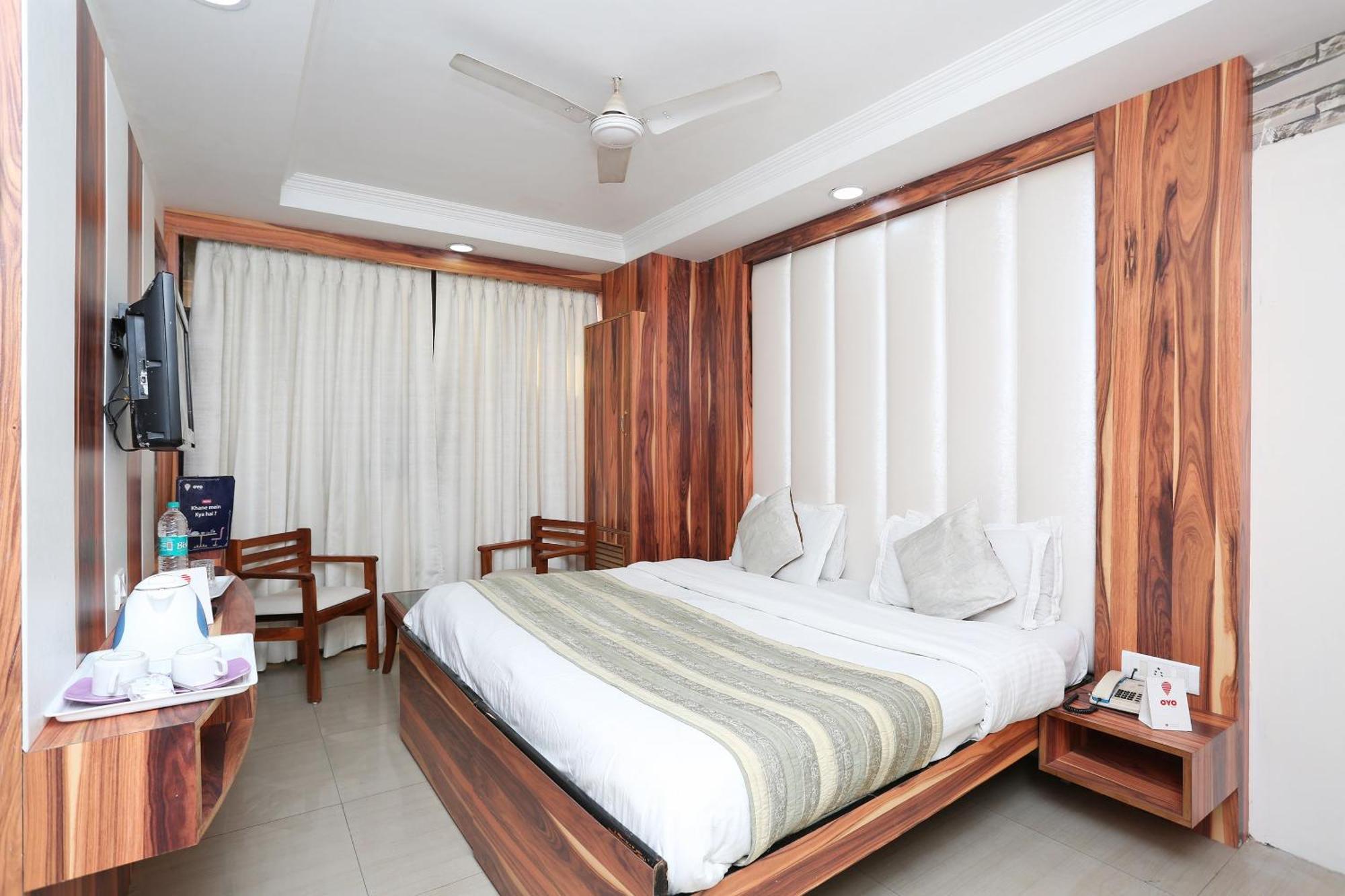 Oyo Flagship Hotel F Five New Delhi Ngoại thất bức ảnh