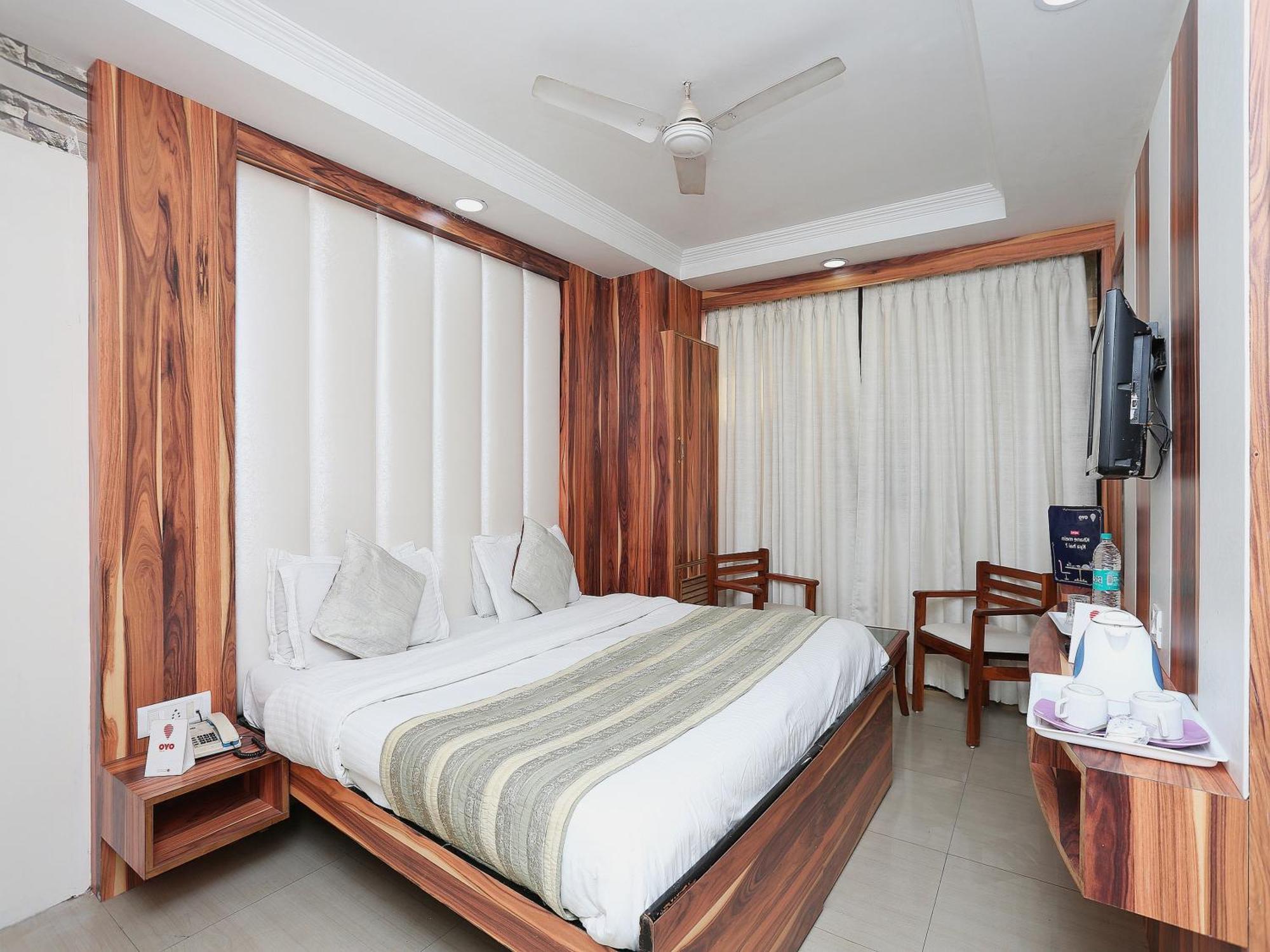 Oyo Flagship Hotel F Five New Delhi Ngoại thất bức ảnh