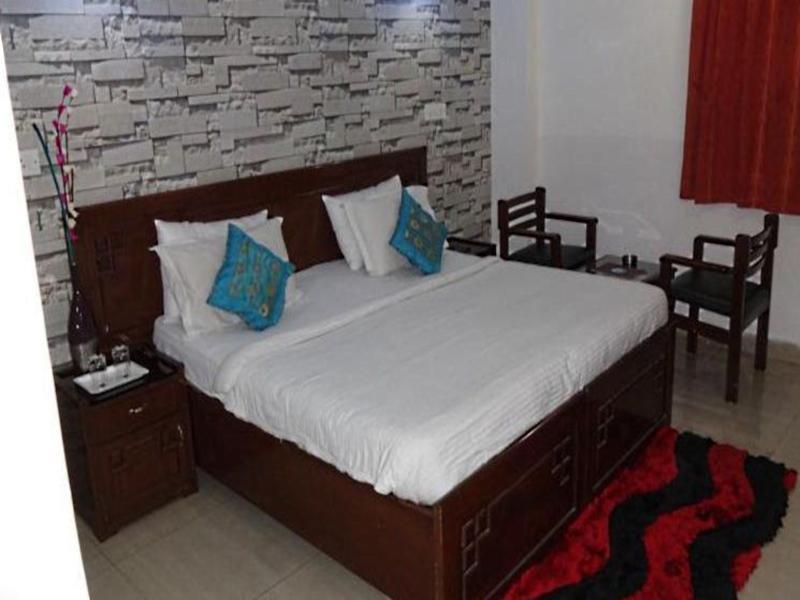 Oyo Flagship Hotel F Five New Delhi Ngoại thất bức ảnh